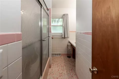 Bath - 219 Longmeadow Dr, Syracuse, NY 13205 photo 1 of 5