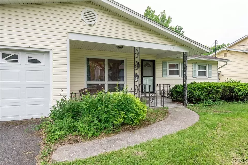 Exterior - 219 Longmeadow Dr, Syracuse, NY 13205 photo 3 of 10