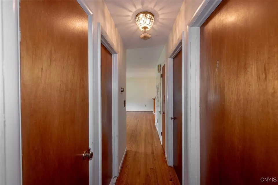 Entry Way - 219 Longmeadow Dr, Syracuse, NY 13205 photo 2 of 3