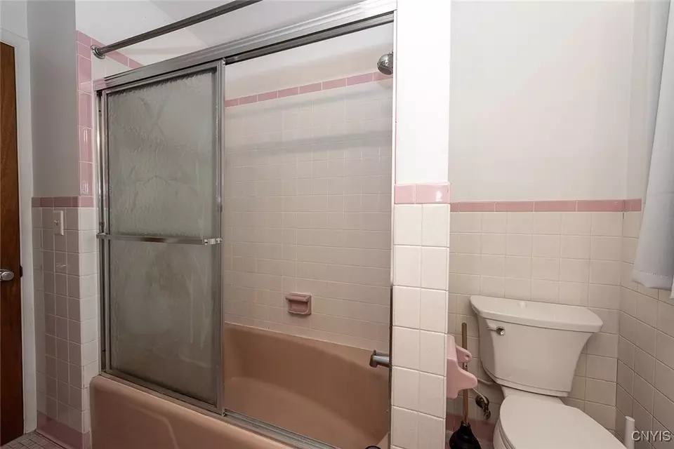 Bath - 219 Longmeadow Dr, Syracuse, NY 13205 photo 3 of 5