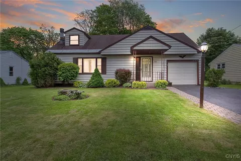 112 Vanida Dr, Camillus, NY 13031