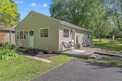7815 Areopagitica Ave, Bridgeport, NY 13030