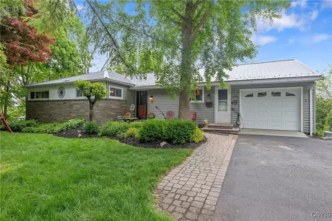 10 Highland Dr, Marcellus, NY 13108