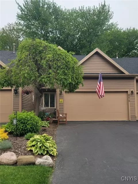 8619 Wrenwood Cir, Lysander, NY 13027