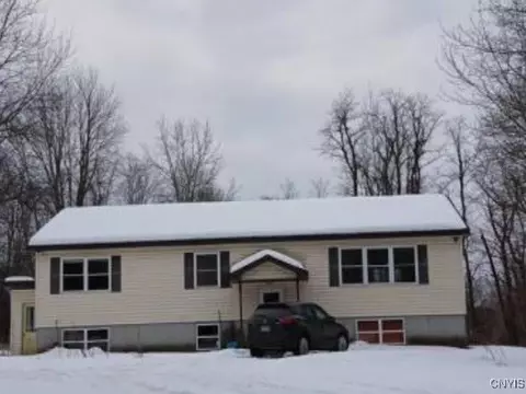 198 Gardenier Rd, Oswego, NY 13126