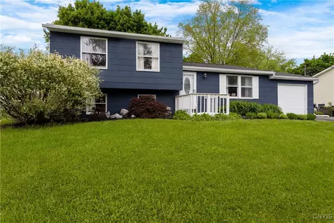 4229 Hunting Creek Dr, Clay, NY 13041