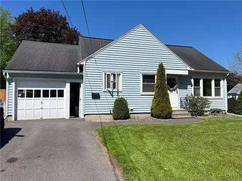 105 Woodland Dr, Syracuse, NY 13212