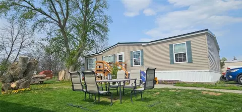 13 S Drive Dr, Springport, NY 13160