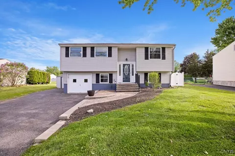 8163 Mantova Dr, Clay, NY 13041