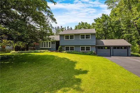 7698 Berkshire Pkwy, Manlius, NY 13104