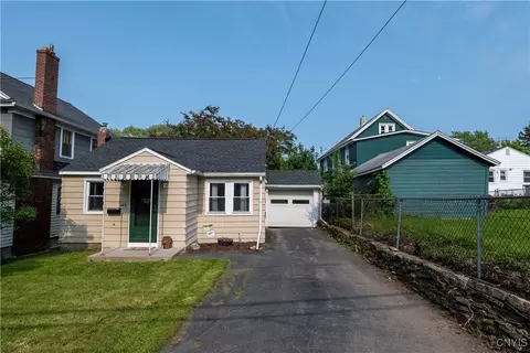 143 Ridgewood Dr, Syracuse, NY 13206