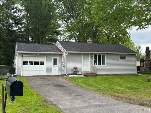 8438 Grandview Dr, Cicero, NY 13039