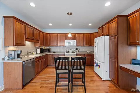 201 Falling Brk, Fayetteville, NY 13066 photo 9
