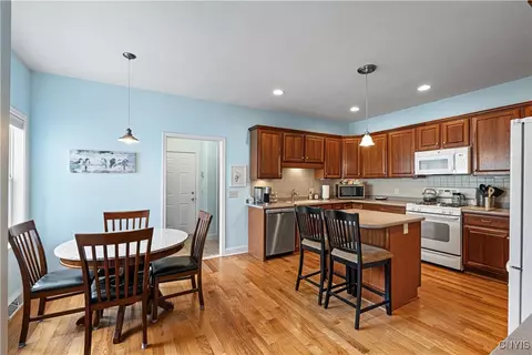 201 Falling Brk, Fayetteville, NY 13066 photo 10