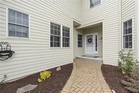 201 Falling Brk, Fayetteville, NY 13066 photo 3