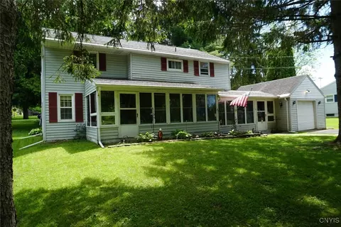 12 Phillips St, Lysander, NY 13027