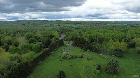 1400 Eastview Dr, Nelson, NY 13035