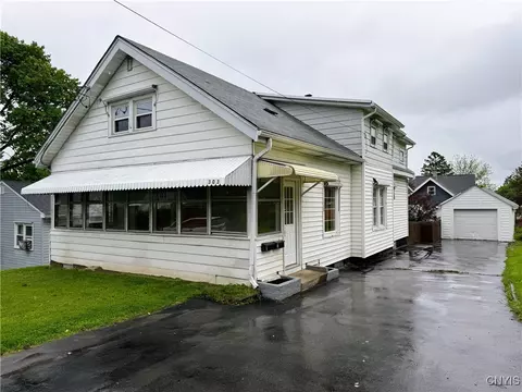 303 Darlington Rd E, Salina, NY 13208