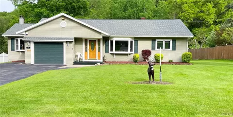 46 Pond Ln, Utica, NY 13501