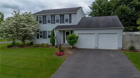 8401 Quadrant Ln, Baldwinsville, NY 13027