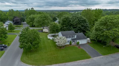 8401 Quadrant Ln, Baldwinsville, NY 13027 photo 3