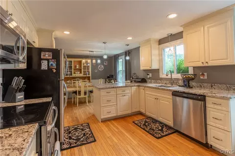 8401 Quadrant Ln, Baldwinsville, NY 13027 photo 4