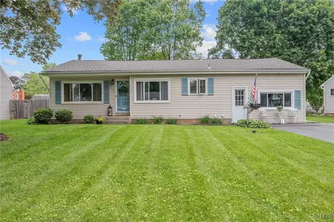 211 Fletcher Dr, Syracuse, NY 13212