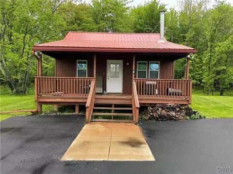 Exterior - 9727 Hall Rd, Somerset, NY 14012 photo 4 of 12