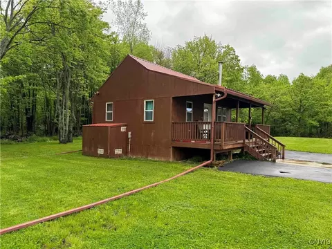 Exterior - 9727 Hall Rd, Somerset, NY 14012 photo 2 of 12