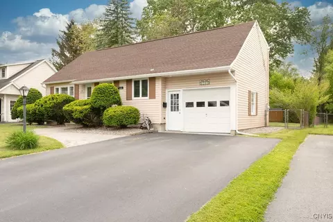 200 Forest Dr, Syracuse, NY 13212