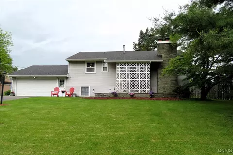 1 Buccaneer Bnd, Van Buren, NY 13027