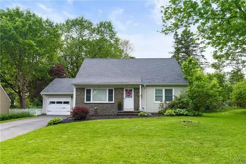 213 Washington Dr, New Hartford, NY 13413