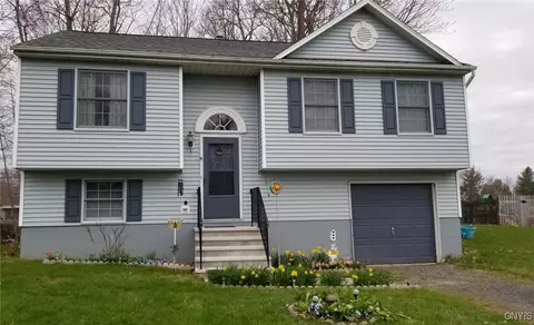 9557 Bantry Ln, Brewerton, NY 13029