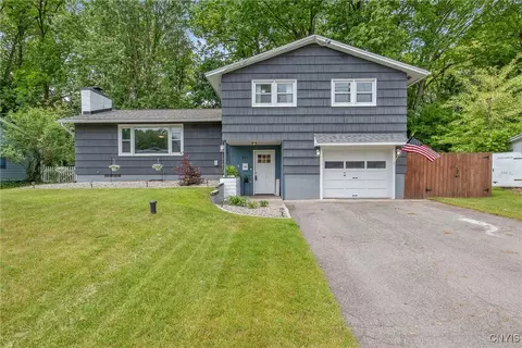 217 Park Ln, Syracuse, NY 13212