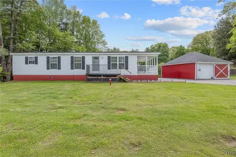 29 Chester Ln, Schroeppel, NY 13132
