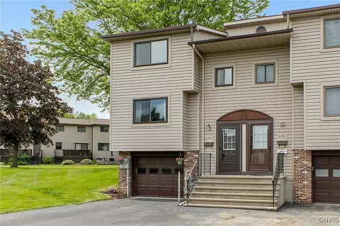 376 Grenadier Dr, Salina, NY 13090