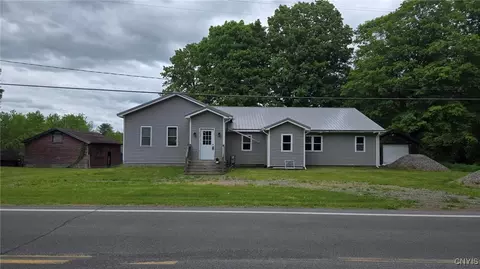 894 County Route 17, Bernhards Bay, NY 13028