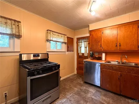 Kitchen - 5276 Oneida St, Oneida, NY 13421 photo 1 of 4