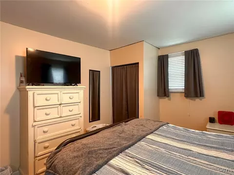 Bedroom - 5276 Oneida St, Oneida, NY 13421 photo 3 of 11