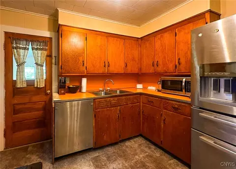 Kitchen - 5276 Oneida St, Oneida, NY 13421 photo 2 of 4