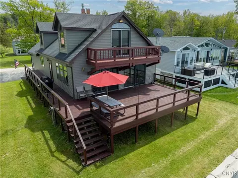 158 Rikers Beach Rd, Scriba, NY 13126