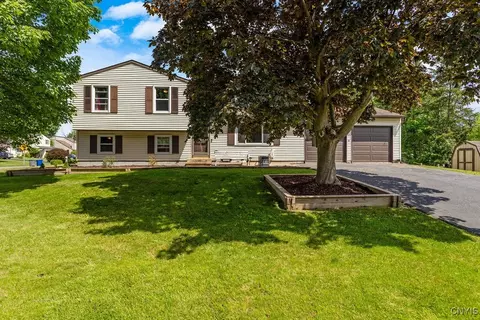 6109 Gaspe Ln, Cicero, NY 13039