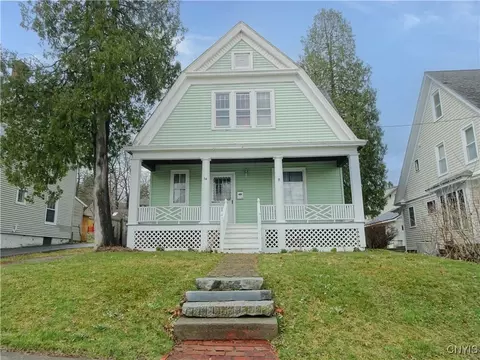 54 Hartford Ter, New Hartford, NY 13413