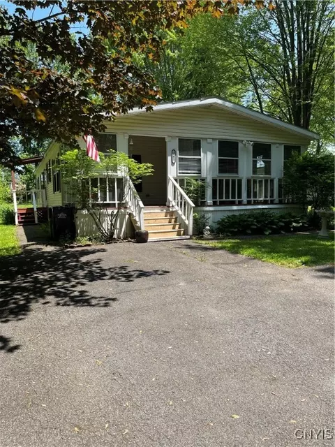 361 Aspen Dr, Utica, NY 13502