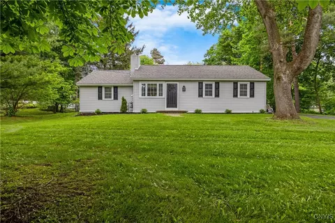 209 Churchill Ln, Fayetteville, NY 13066