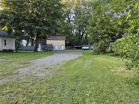 47 Logan St, Auburn, NY 13021