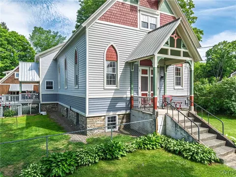 28 Bridge St, Albion, NY 13302