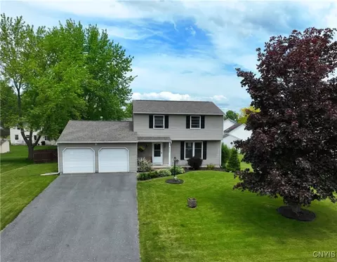 8527 Grandview Dr, Cicero, NY 13039