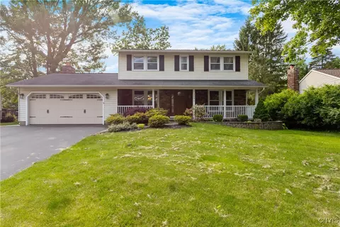 7991 Nutmeg Ln, Liverpool, NY 13090