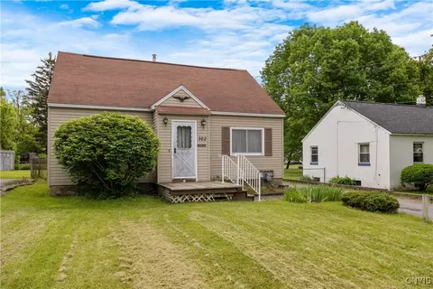 302 Northwood Dr, Salina, NY 13211